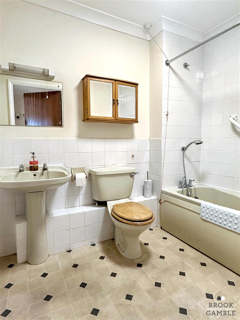 1 Bedroom Apartment - Retirement. 21 Wannock Road in Eastbourne, East Sussex 6